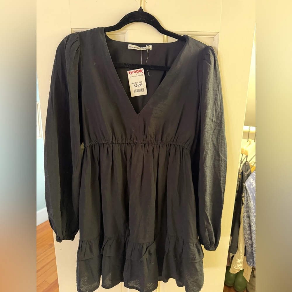 NWT Abercrombie & Fitch Black V-Neck Dress